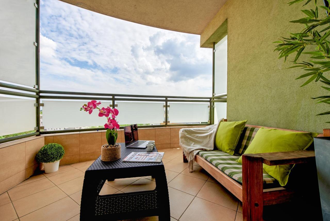 Family Apartment With A Terrace On Aleje Jerozolimskie 华沙 外观 照片