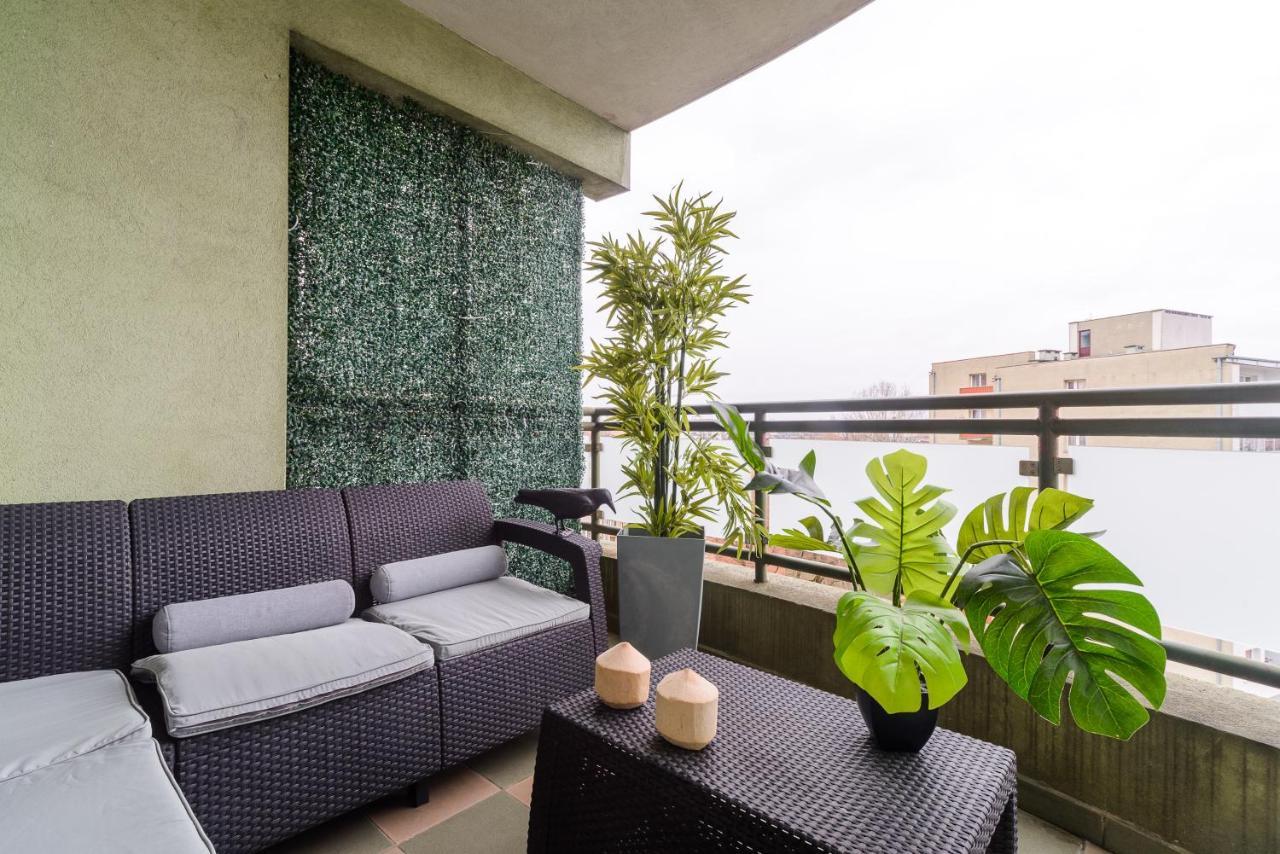 Family Apartment With A Terrace On Aleje Jerozolimskie 华沙 外观 照片