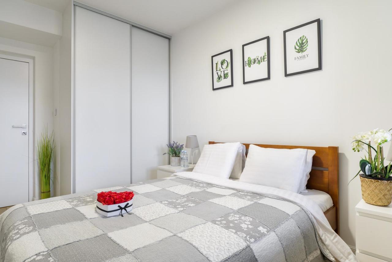 Family Apartment With A Terrace On Aleje Jerozolimskie 华沙 外观 照片